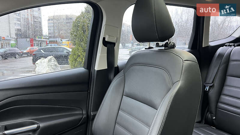 Внедорожник / Кроссовер Ford Kuga 2017 в Львове