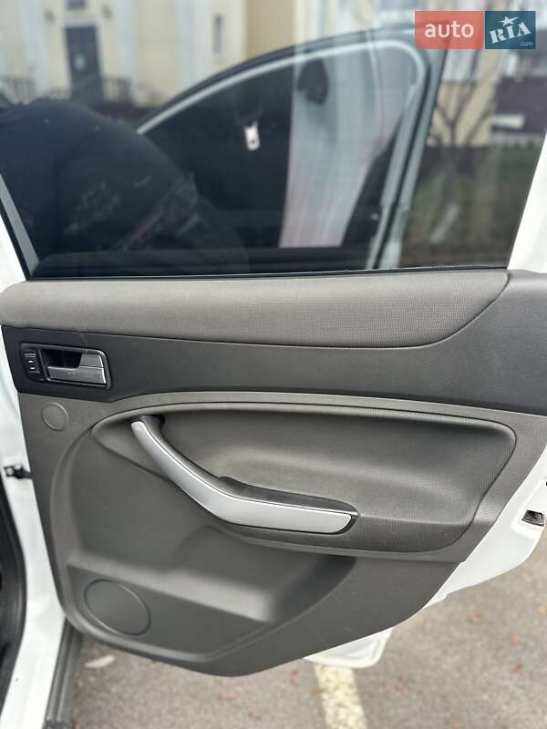 Позашляховик / Кросовер Ford Kuga 2012 в Звягелі