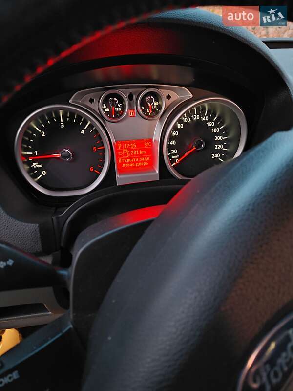 Внедорожник / Кроссовер Ford Kuga 2011 в Хороле