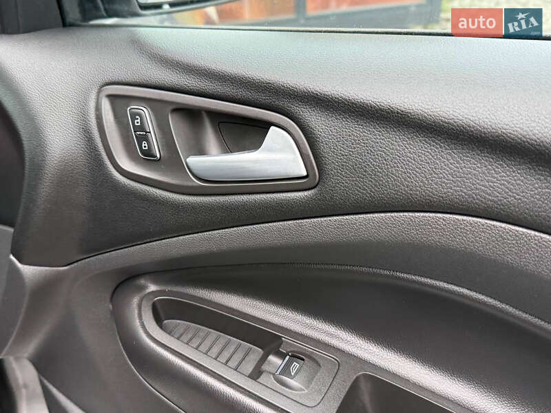 Позашляховик / Кросовер Ford Kuga 2013 в Стрию