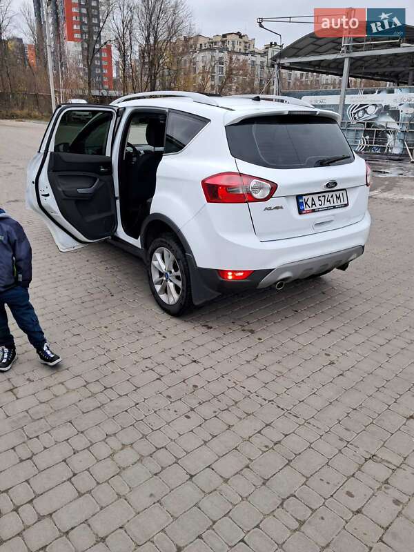 Позашляховик / Кросовер Ford Kuga 2012 в Ірпені