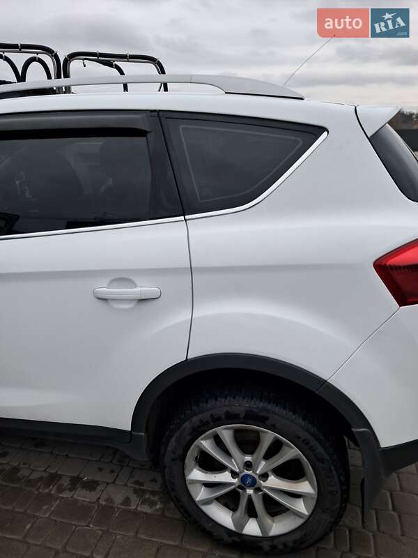 Позашляховик / Кросовер Ford Kuga 2012 в Ірпені