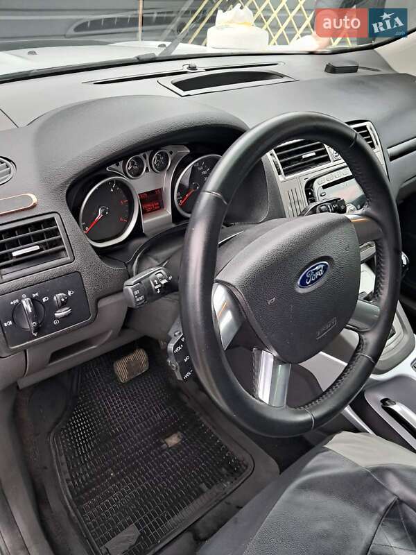 Позашляховик / Кросовер Ford Kuga 2012 в Ірпені