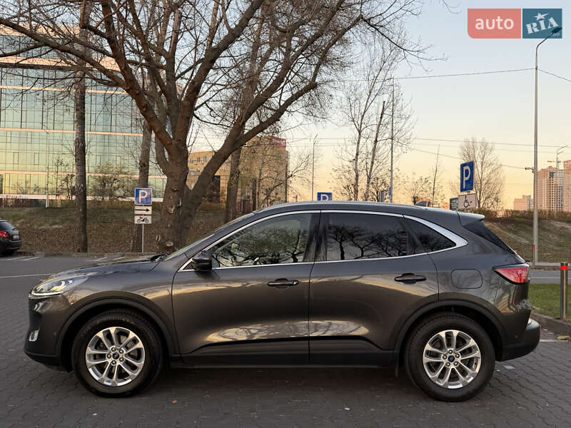 Внедорожник / Кроссовер Ford Kuga 2020 в Киеве