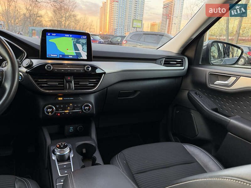 Внедорожник / Кроссовер Ford Kuga 2020 в Киеве