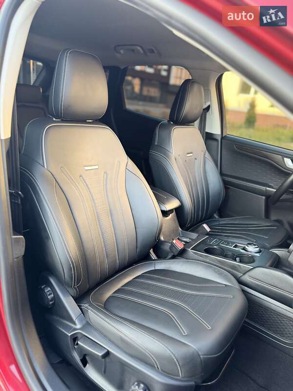 Внедорожник / Кроссовер Ford Kuga 2020 в Киеве