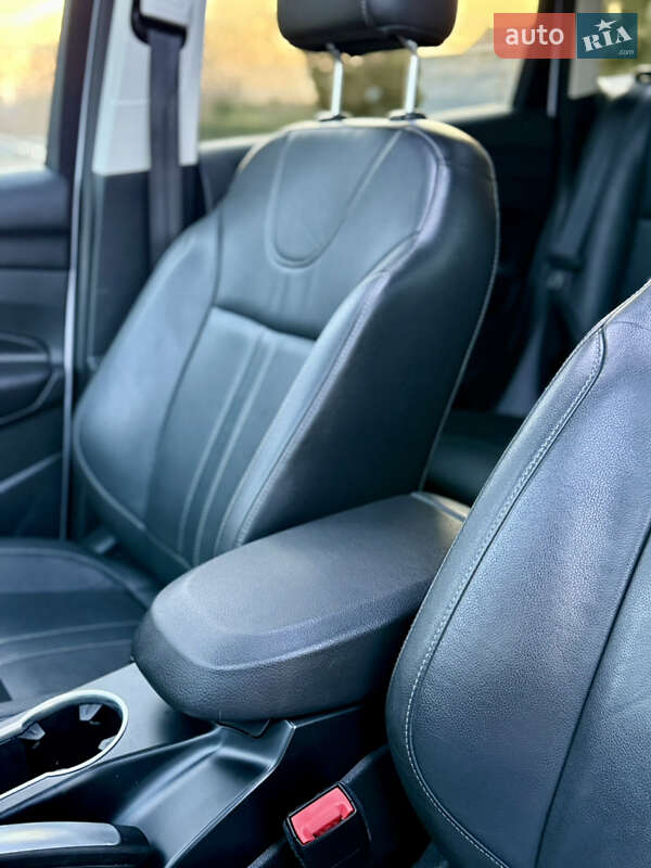 Позашляховик / Кросовер Ford Kuga 2014 в Дубні