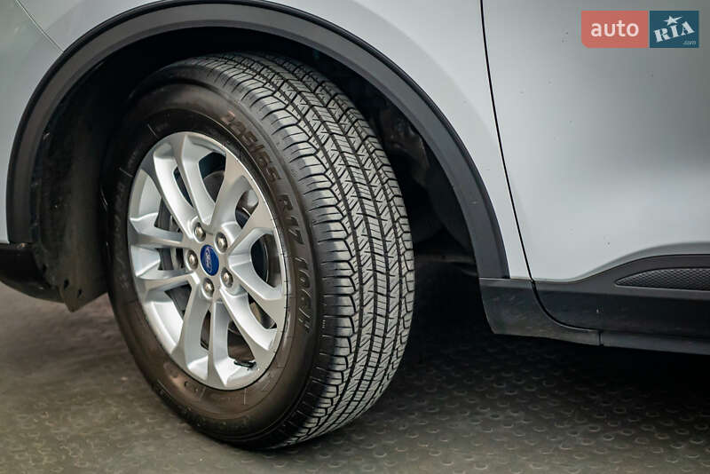 Позашляховик / Кросовер Ford Kuga 2021 в Києві