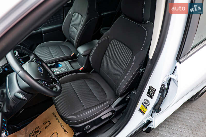 Позашляховик / Кросовер Ford Kuga 2021 в Києві