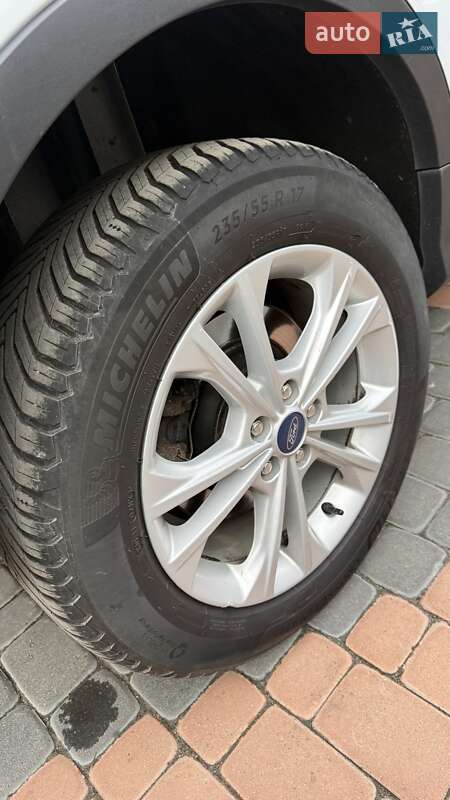 Внедорожник / Кроссовер Ford Kuga 2019 в Бершади