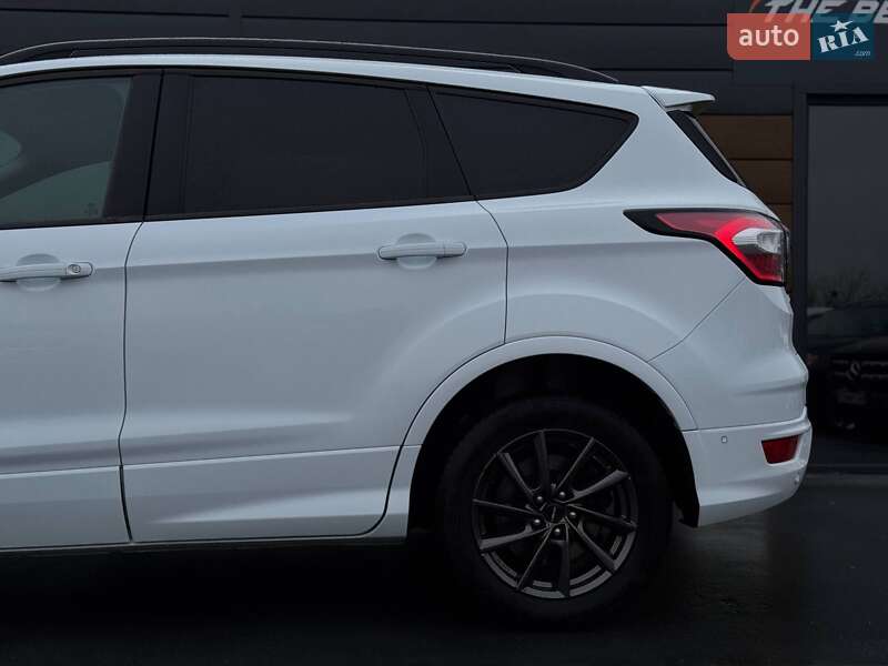 Внедорожник / Кроссовер Ford Kuga 2019 в Ровно
