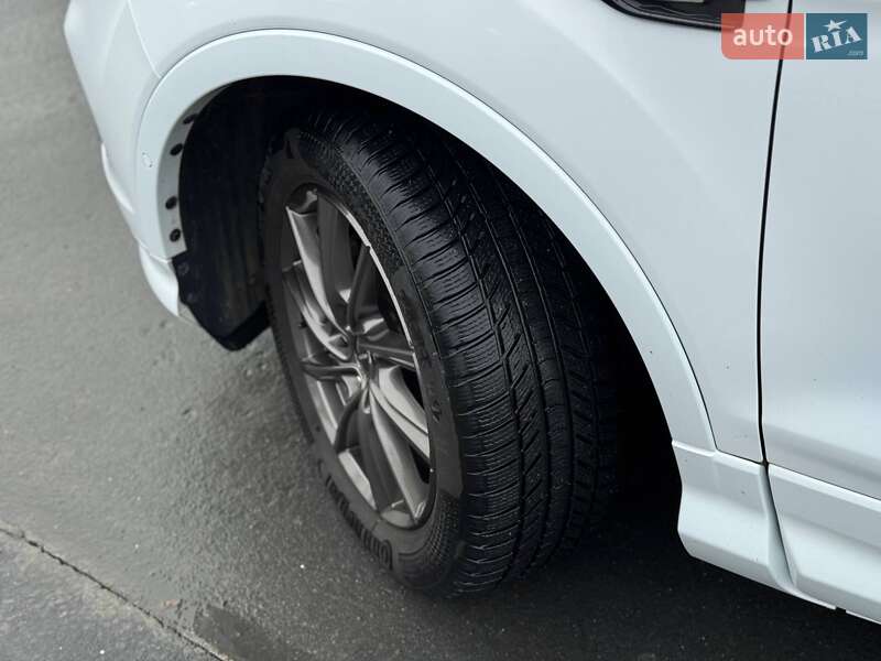 Внедорожник / Кроссовер Ford Kuga 2019 в Ровно