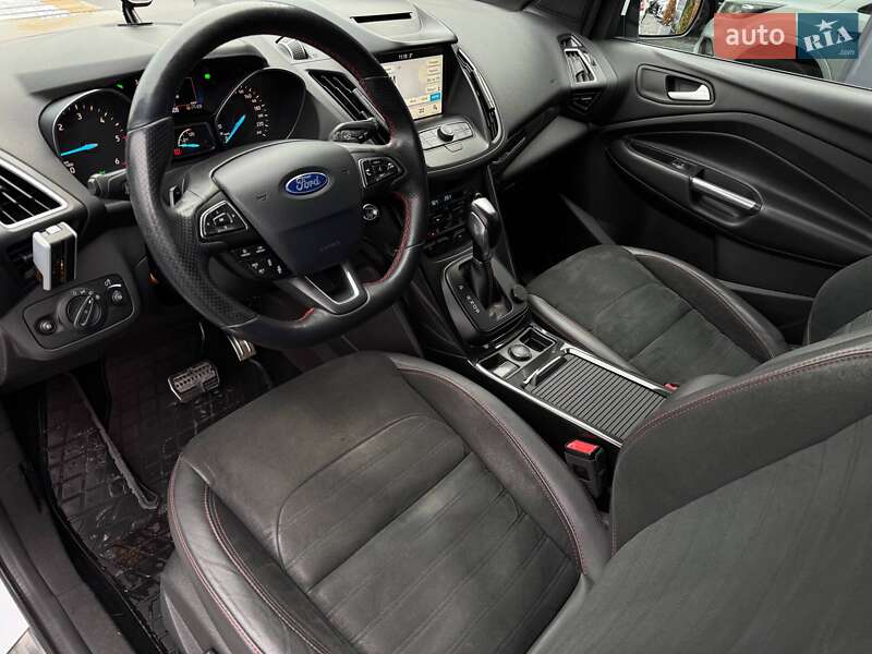 Внедорожник / Кроссовер Ford Kuga 2019 в Ровно