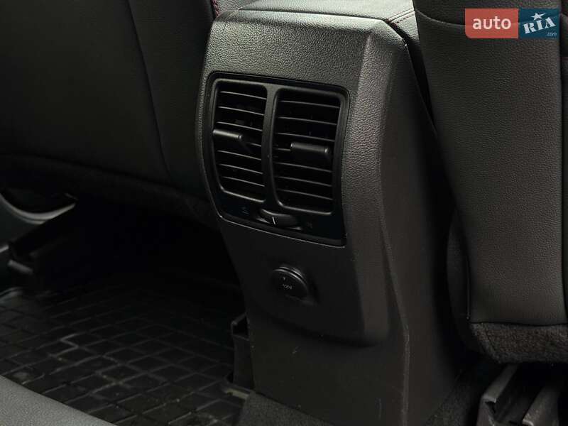 Внедорожник / Кроссовер Ford Kuga 2019 в Ровно