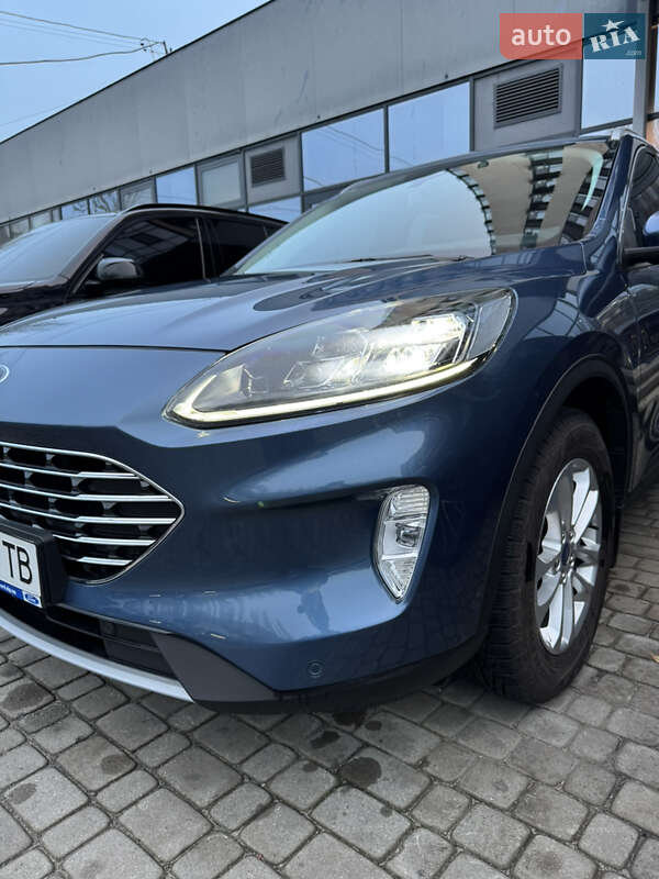 Позашляховик / Кросовер Ford Kuga 2021 в Дніпрі