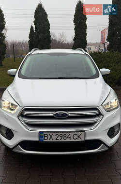 Позашляховик / Кросовер Ford Kuga 2017 в Хмельницькому