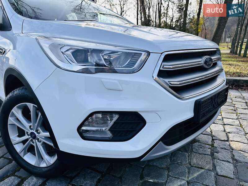 Позашляховик / Кросовер Ford Kuga 2019 в Києві