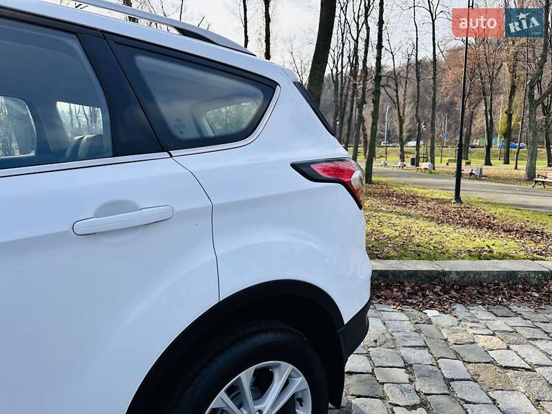 Позашляховик / Кросовер Ford Kuga 2019 в Києві