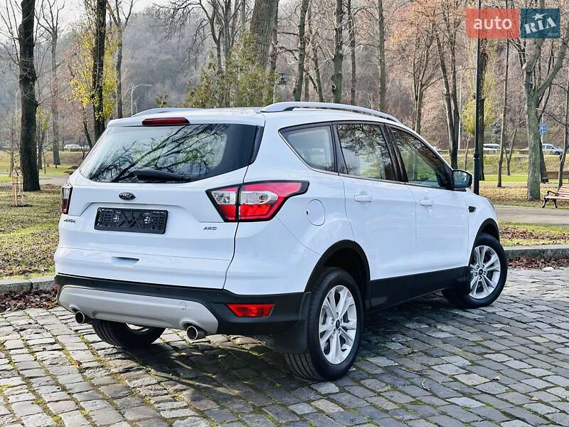 Позашляховик / Кросовер Ford Kuga 2019 в Києві