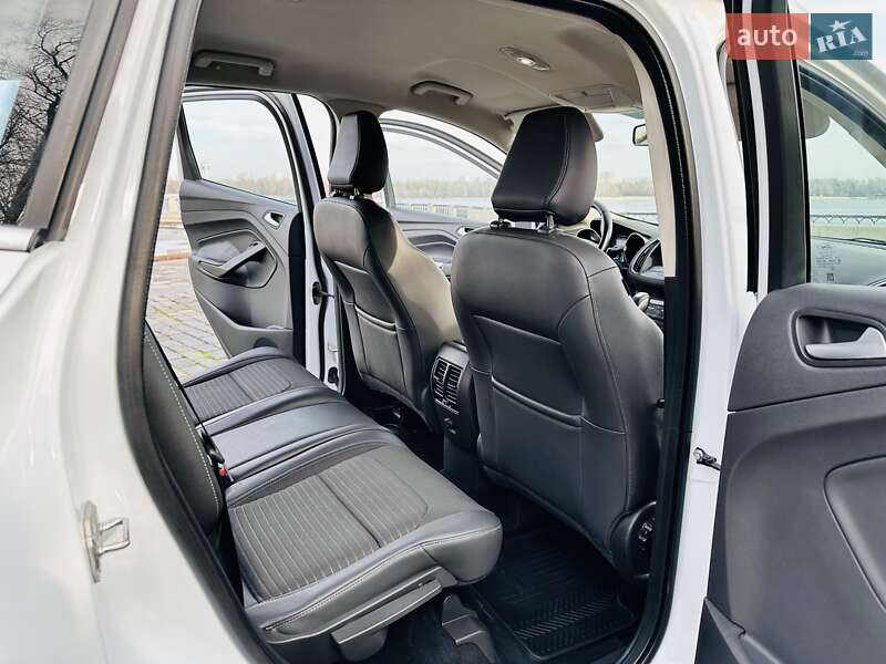 Позашляховик / Кросовер Ford Kuga 2019 в Києві