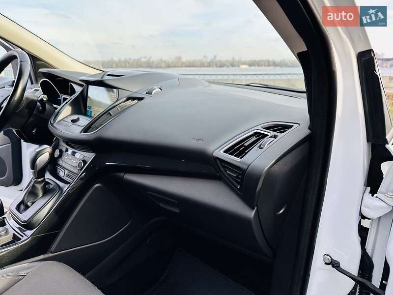 Позашляховик / Кросовер Ford Kuga 2019 в Києві