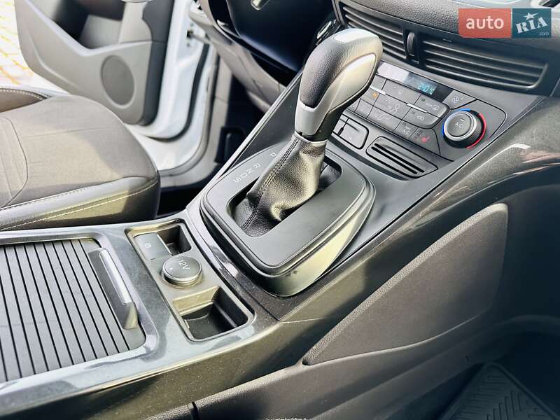 Позашляховик / Кросовер Ford Kuga 2019 в Києві