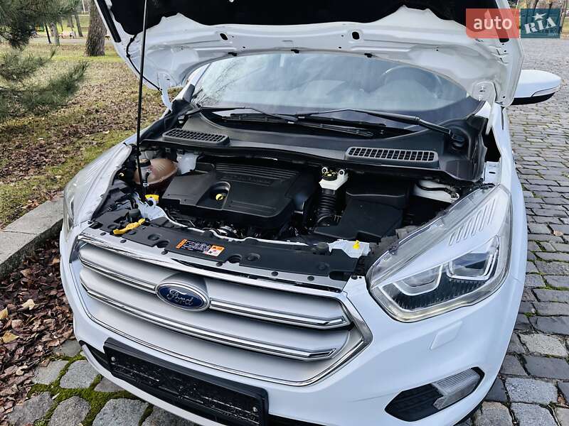 Позашляховик / Кросовер Ford Kuga 2019 в Києві