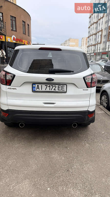 Позашляховик / Кросовер Ford Kuga 2017 в Києві
