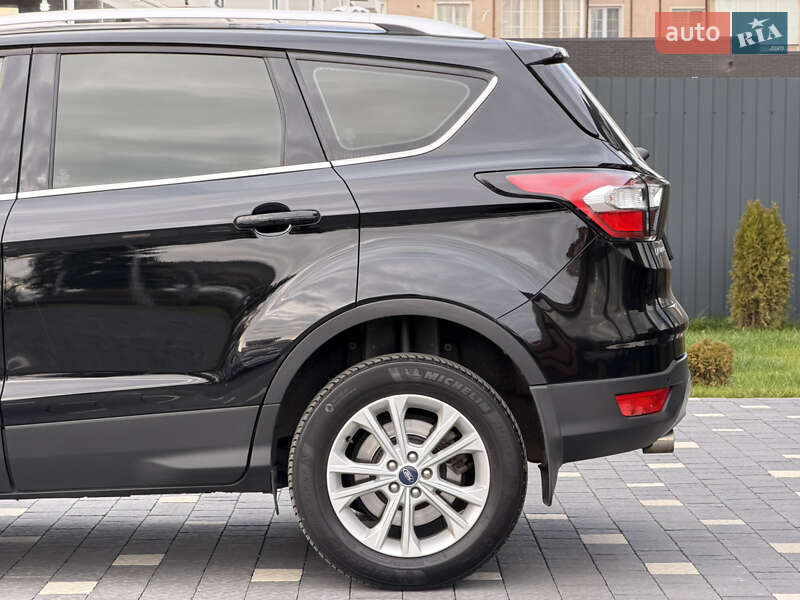 Позашляховик / Кросовер Ford Kuga 2019 в Ужгороді