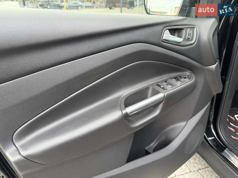 Позашляховик / Кросовер Ford Kuga 2019 в Ужгороді