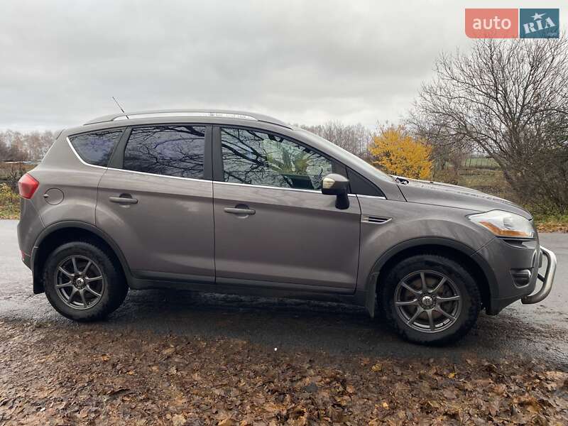 Внедорожник / Кроссовер Ford Kuga 2011 в Краснограде