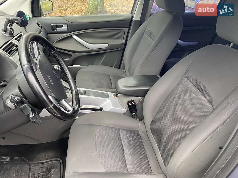 Внедорожник / Кроссовер Ford Kuga 2011 в Краснограде