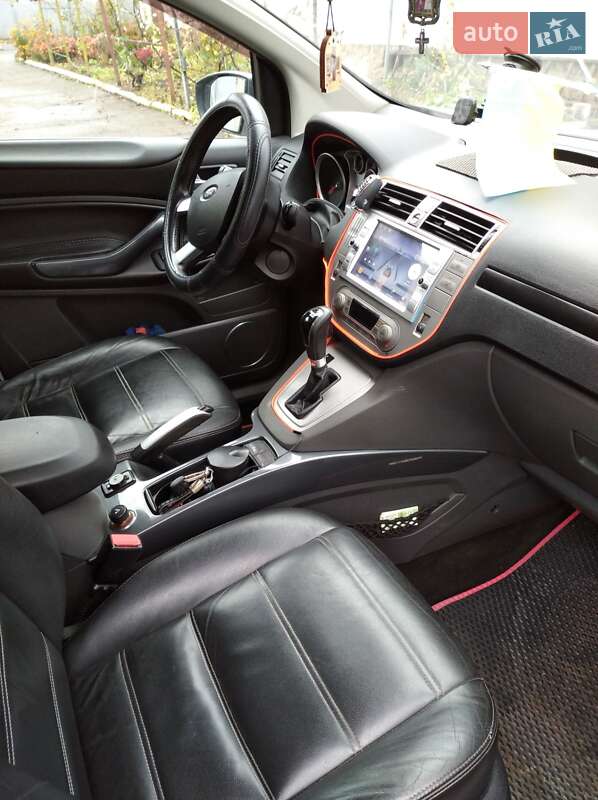 Позашляховик / Кросовер Ford Kuga 2012 в Волочиську