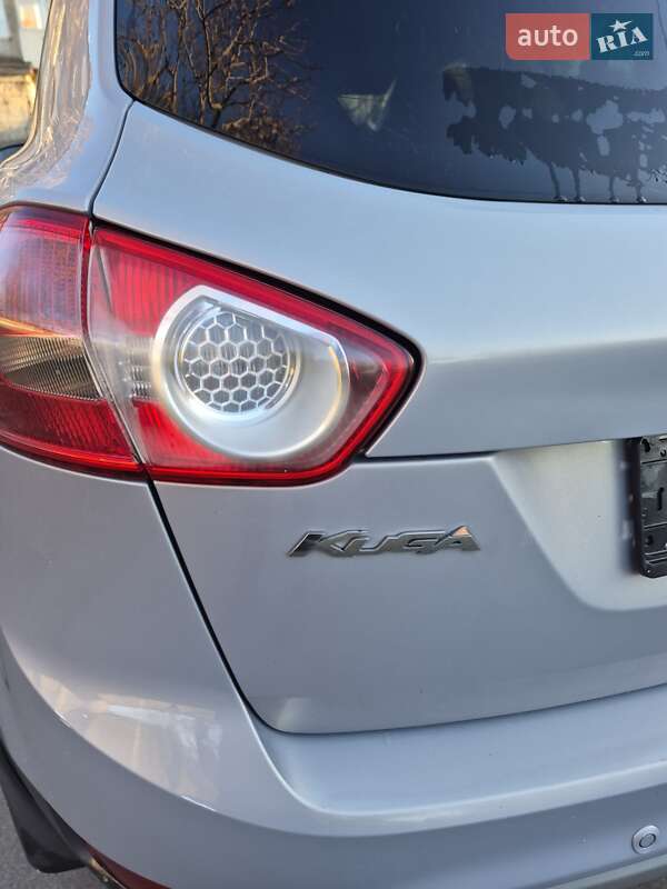 Позашляховик / Кросовер Ford Kuga 2013 в Києві