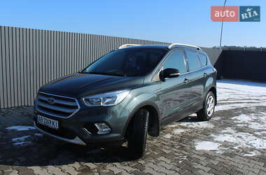 Внедорожник / Кроссовер Ford Kuga 2017 в Хмельницком