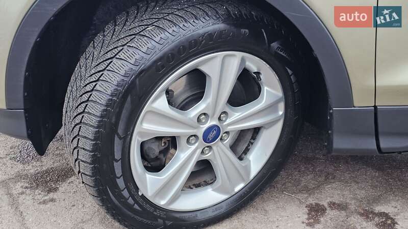 Позашляховик / Кросовер Ford Kuga 2013 в Чернігові