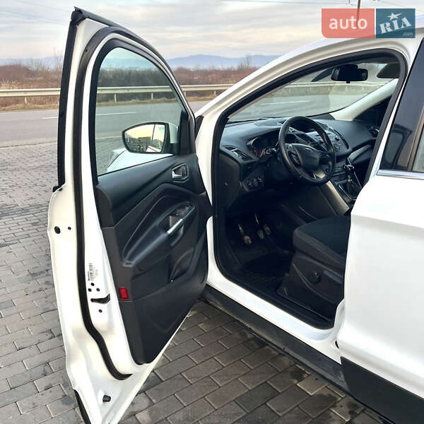 Внедорожник / Кроссовер Ford Kuga 2017 в Хусте