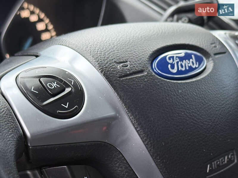 Позашляховик / Кросовер Ford Kuga 2015 в Рівному