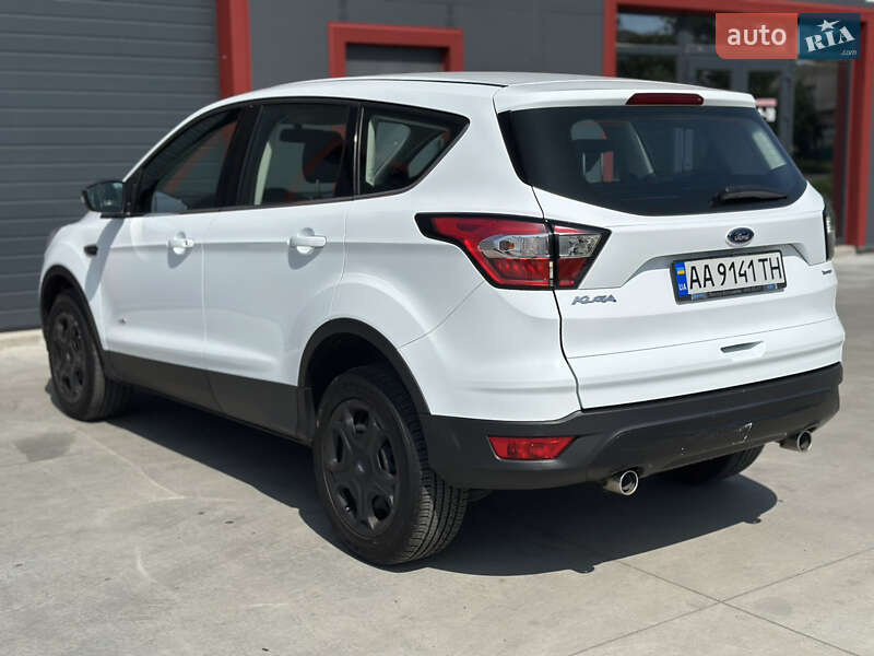Позашляховик / Кросовер Ford Kuga 2017 в Борисполі