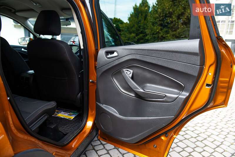 Позашляховик / Кросовер Ford Kuga 2015 в Івано-Франківську