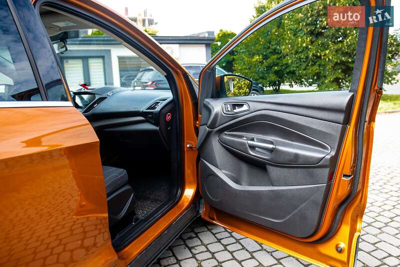 Позашляховик / Кросовер Ford Kuga 2015 в Івано-Франківську