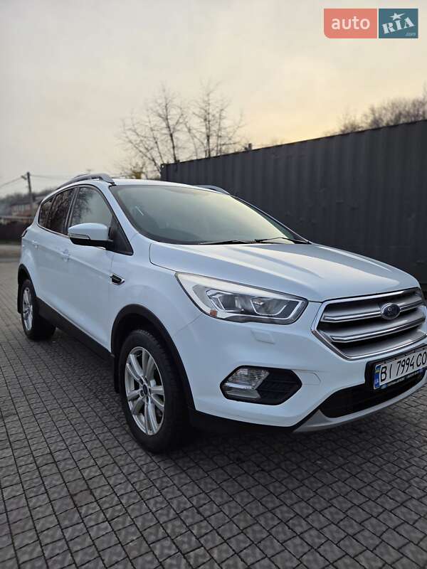 Внедорожник / Кроссовер Ford Kuga 2017 в Полтаве