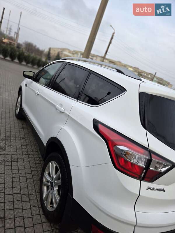Внедорожник / Кроссовер Ford Kuga 2017 в Полтаве