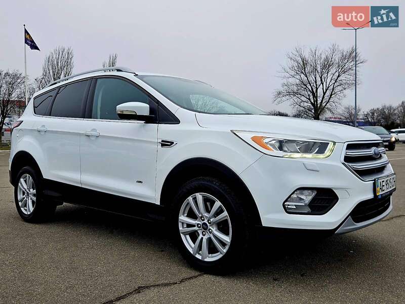 Внедорожник / Кроссовер Ford Kuga 2016 в Днепре фото 15 Внедорожник / Кроссовер Ford Kuga 2016 в Днепре