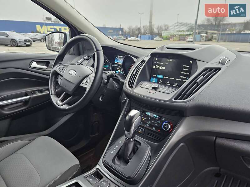 Внедорожник / Кроссовер Ford Kuga 2016 в Днепре фото 29 Внедорожник / Кроссовер Ford Kuga 2016 в Днепре