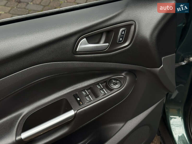 Позашляховик / Кросовер Ford Kuga 2015 в Тячеві