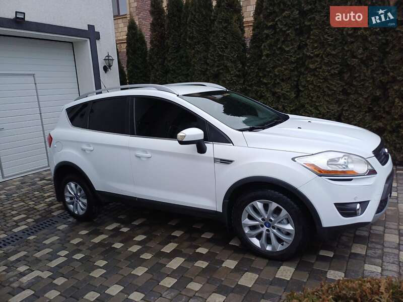 Позашляховик / Кросовер Ford Kuga 2012 в Чернівцях