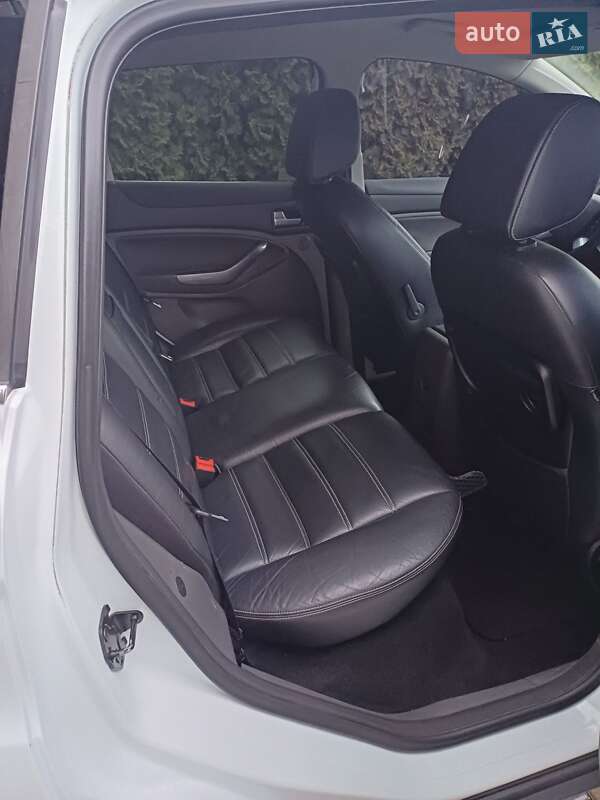 Позашляховик / Кросовер Ford Kuga 2012 в Чернівцях