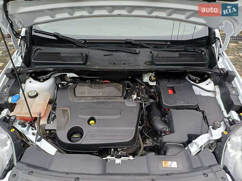 Позашляховик / Кросовер Ford Kuga 2012 в Чернівцях