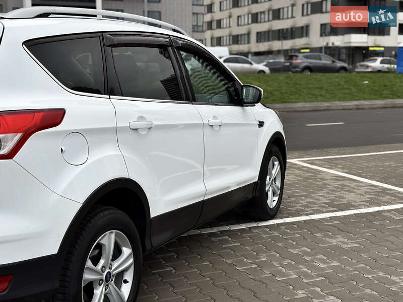 Позашляховик / Кросовер Ford Kuga 2016 в Києві